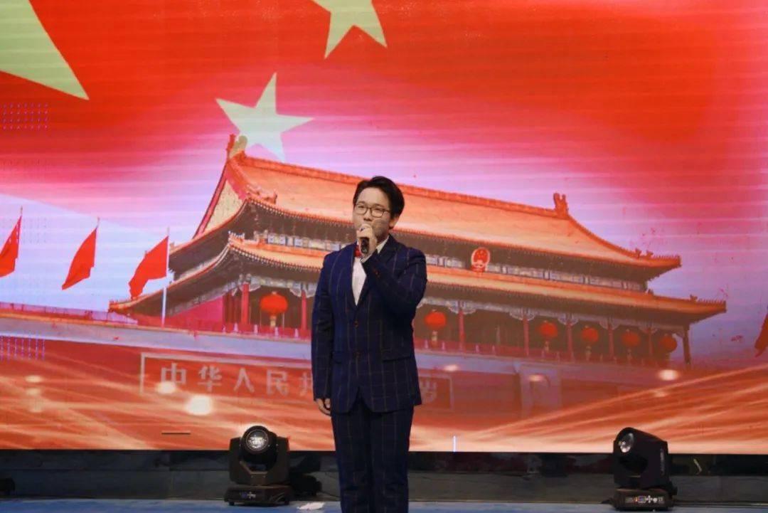 逃离违建房屋9